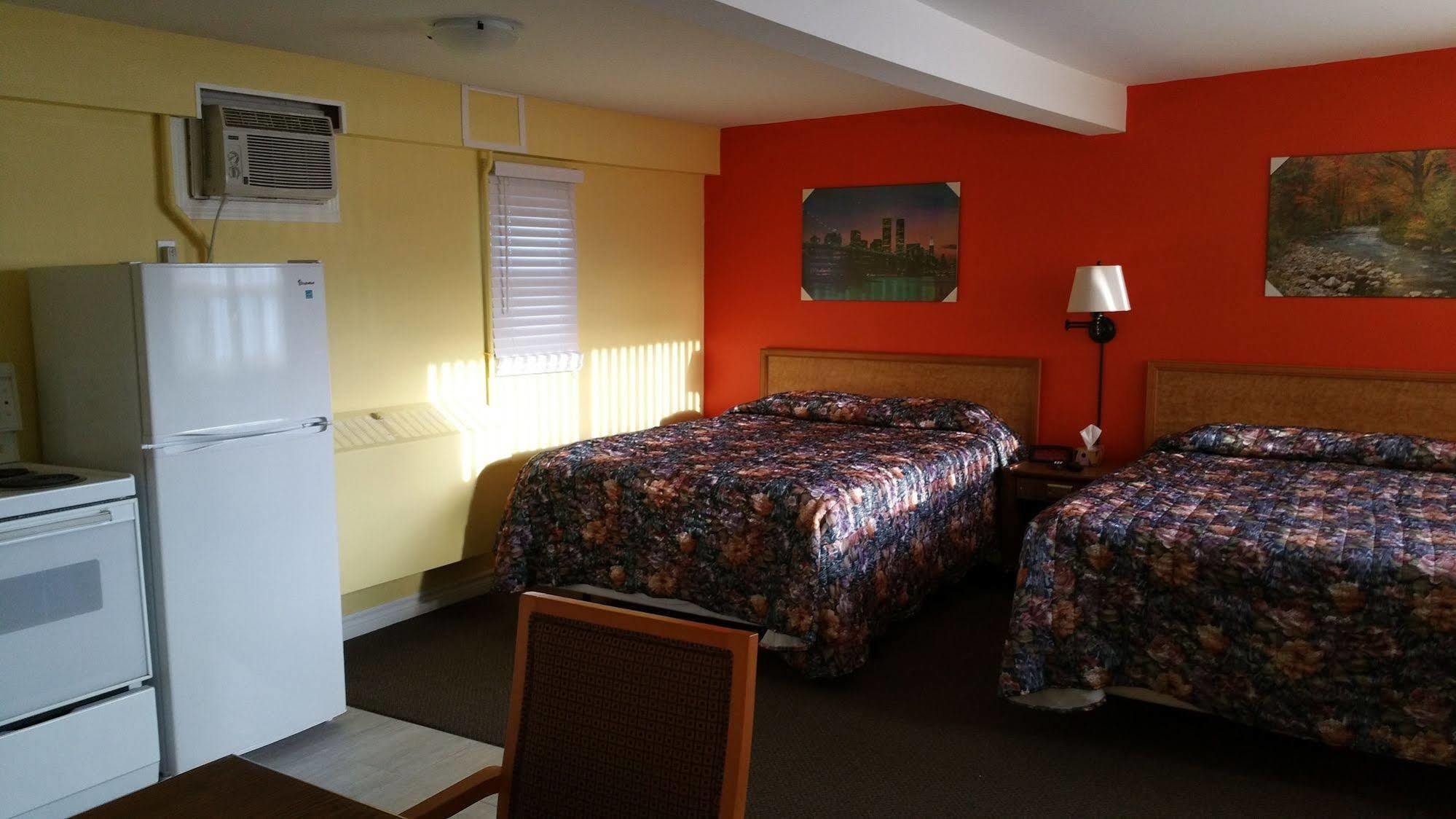 Rymal'S Motel Лимингтон Экстерьер фото