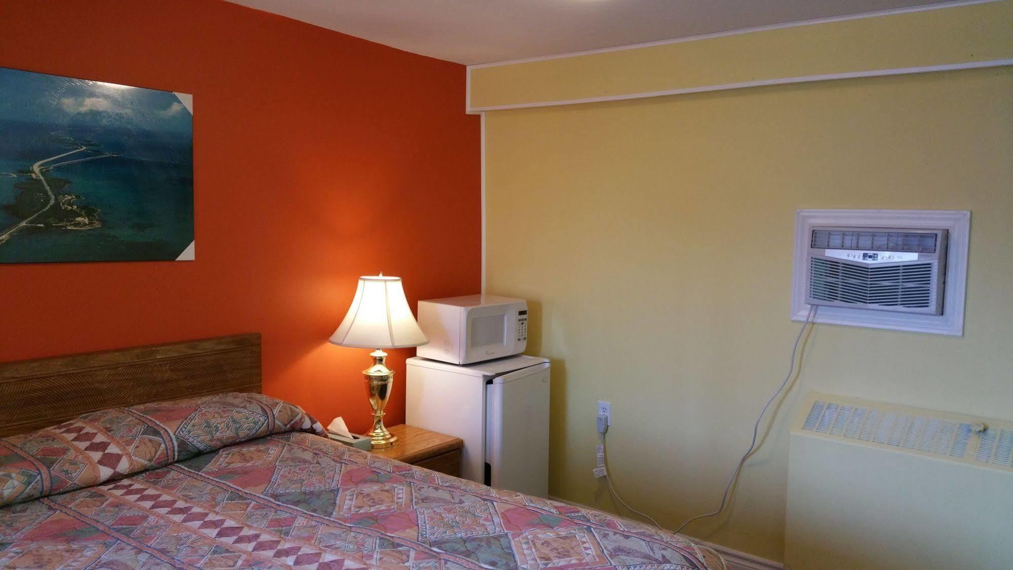 Rymal'S Motel Лимингтон Экстерьер фото