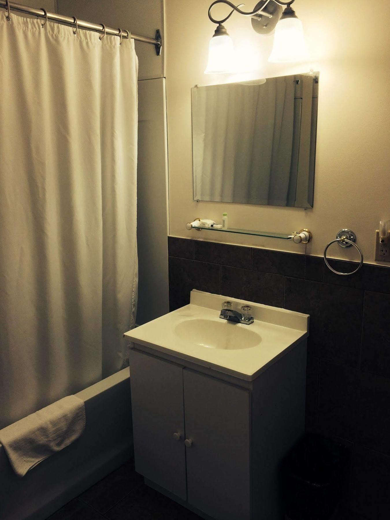 Rymal'S Motel Лимингтон Экстерьер фото