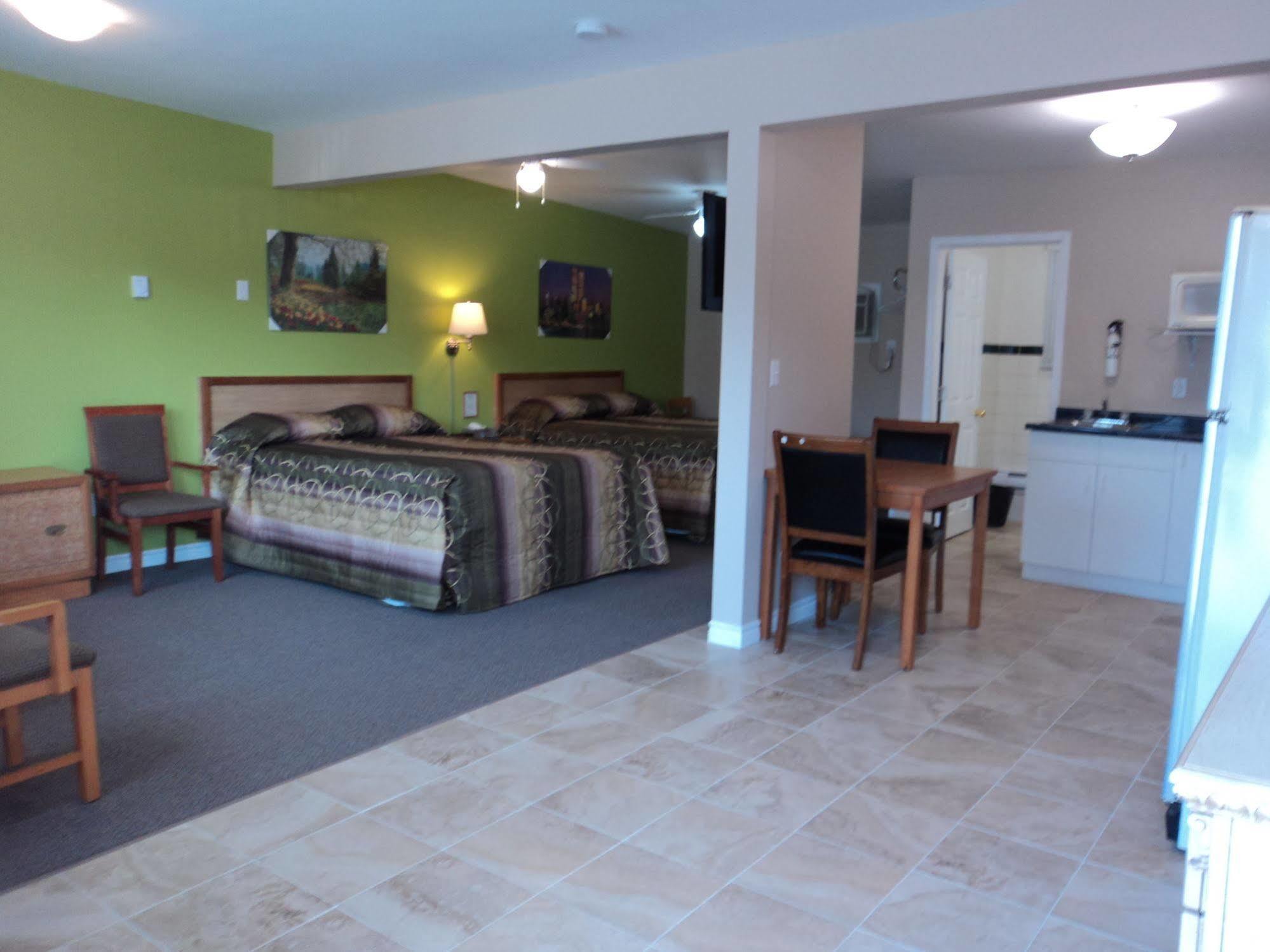 Rymal'S Motel Лимингтон Экстерьер фото